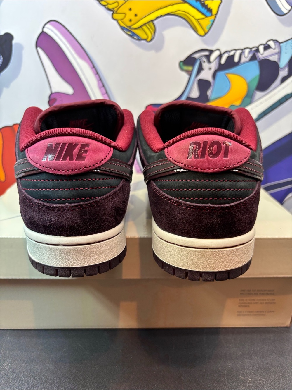 PRE-OWNED RIOT Skateshop x Nike Dunk Low Pro SB QS “Mahogany Dark Beetroot” - Picture 7 of 8